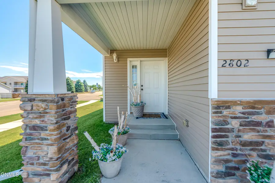 2802 Waters Edge Lane Se, Mandan, ND 58554 - #2