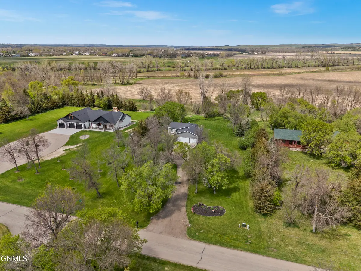 5800 Lariat Loop, Bismarck, ND 58503 - #1