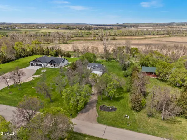 5800 Lariat Loop, Bismarck, ND 58503