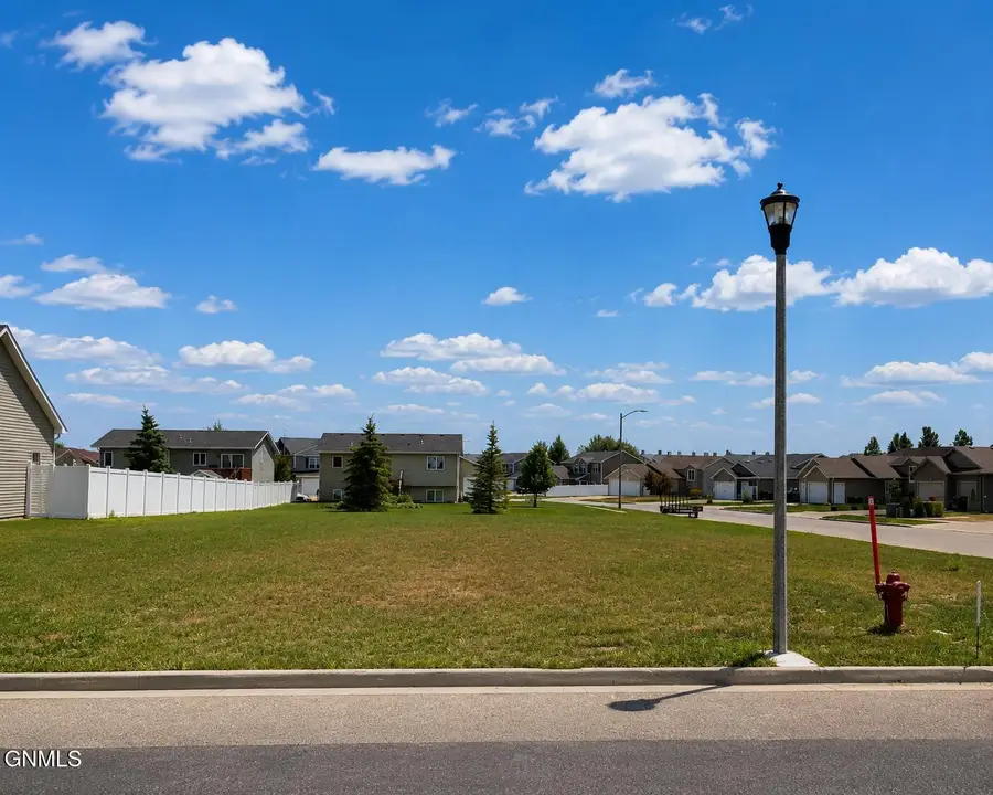 203 Lennox Drive, Bismarck, ND 58504 - #2