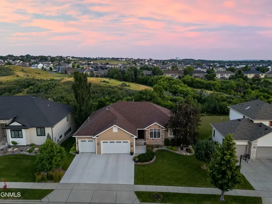 1309 Eagle Crest Loop, Bismarck, ND 58503 - #2