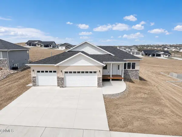 2018 Monarch Avenue, Bismarck, ND 58503