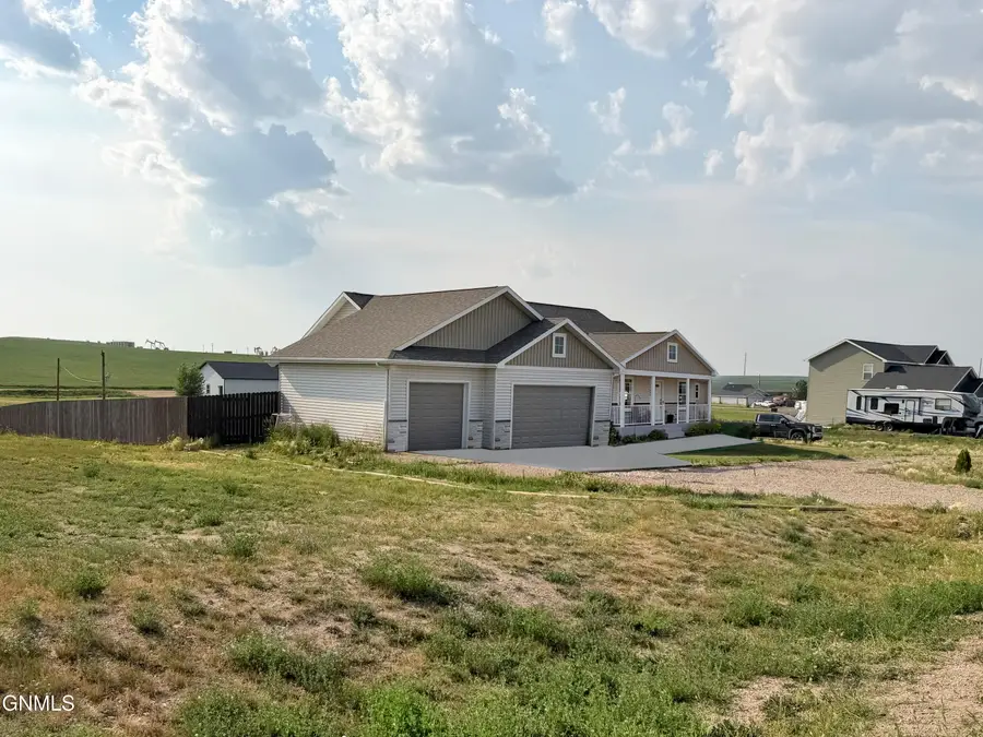 13689 Hawthorn Loop Nw, Williston, ND 58801 - #2