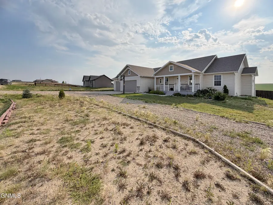 13689 Hawthorn Loop Nw, Williston, ND 58801 - #3