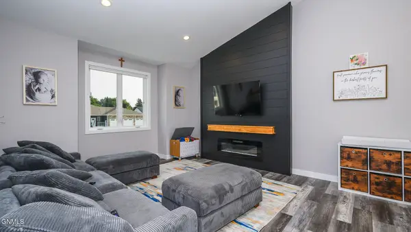 5417 Hendrickson Drive, Bismarck, ND 58504