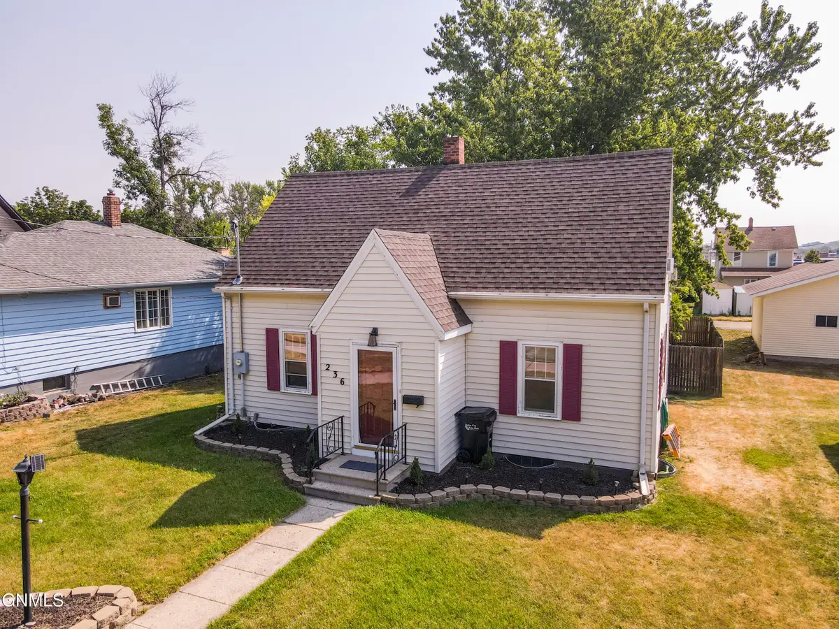 236 5th Avenue Nw, Valley City, ND 58072 - #1