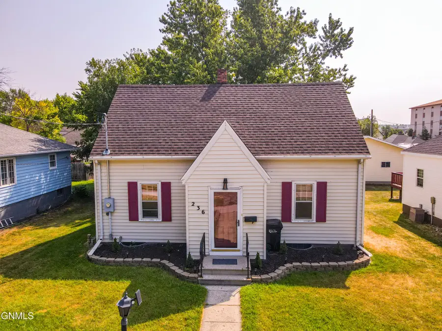 236 5th Avenue Nw, Valley City, ND 58072 - #2