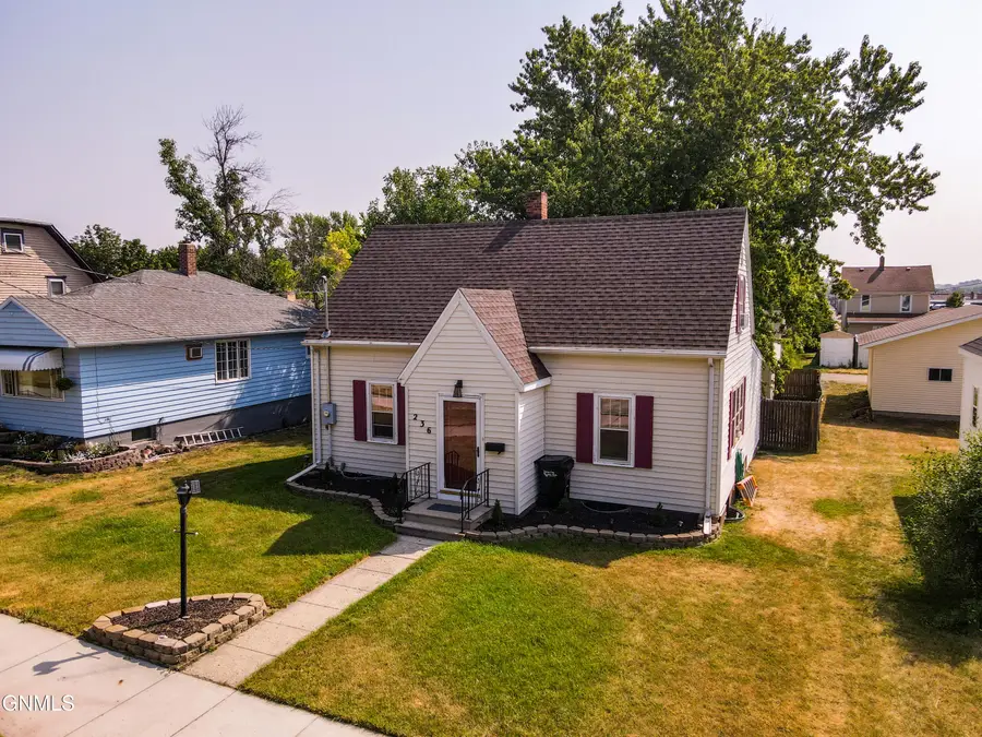236 5th Avenue Nw, Valley City, ND 58072 - #3