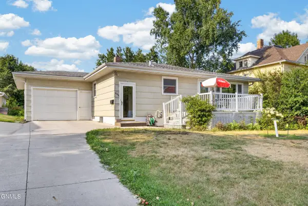 436 8th Street Nw, Valley City, ND 58072
