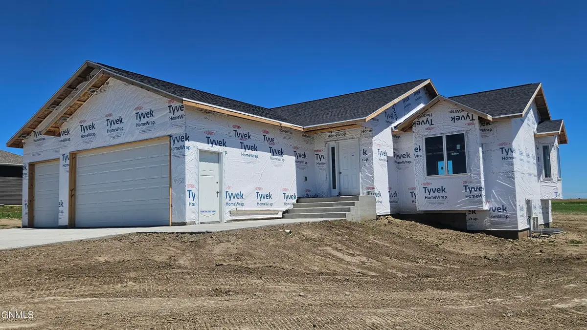 4550 Trailblazer Loop, Mandan, ND 58554 - #1