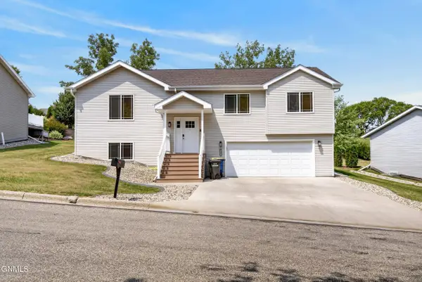 1306 7th Avenue Sw, Jamestown, ND 58401