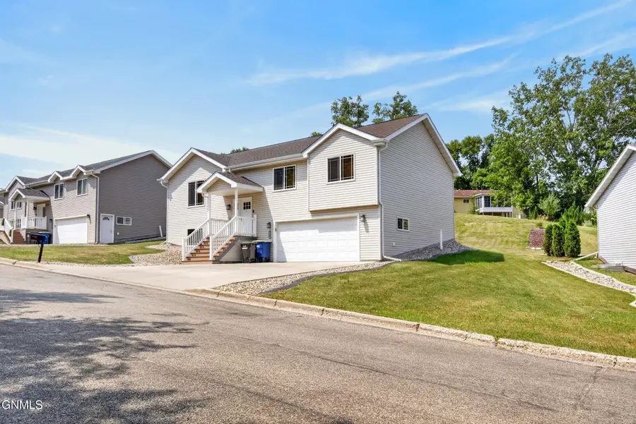 1306 7th Avenue Sw, Jamestown, ND 58401 - #2