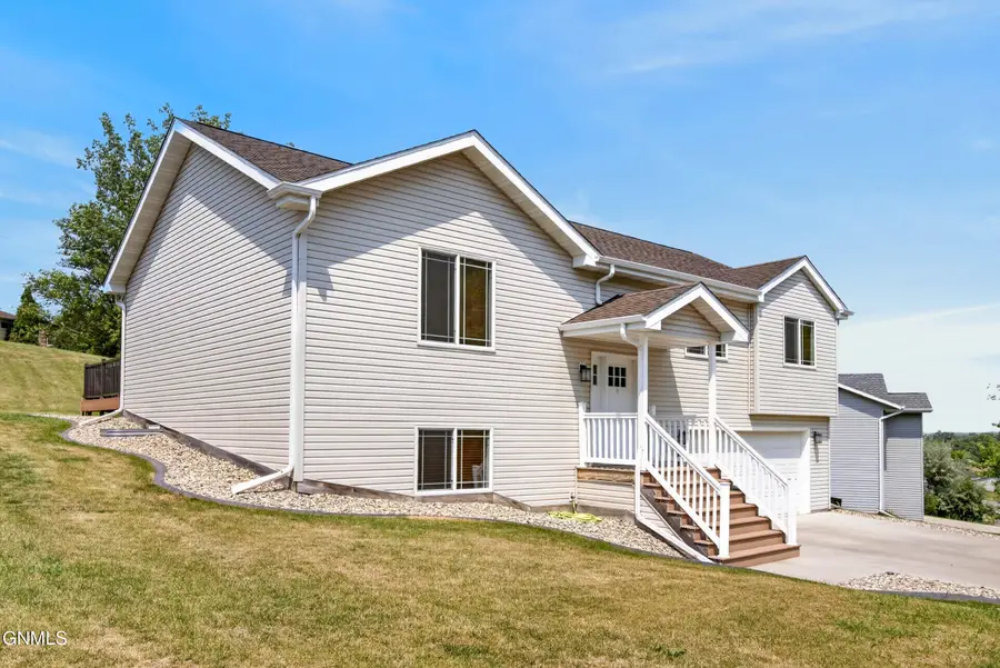 1306 7th Avenue Sw, Jamestown, ND 58401 - #3