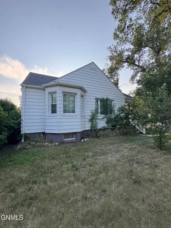 321 1st Avenue Nw, Hazen, ND 58545