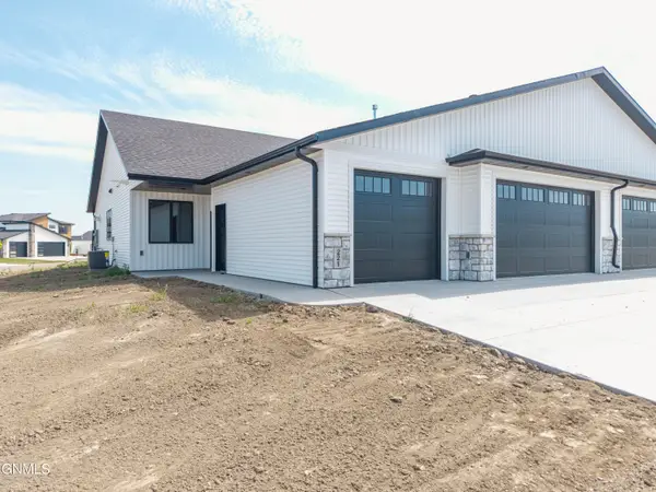 221 Kamrose Drive, Bismarck, ND 58504