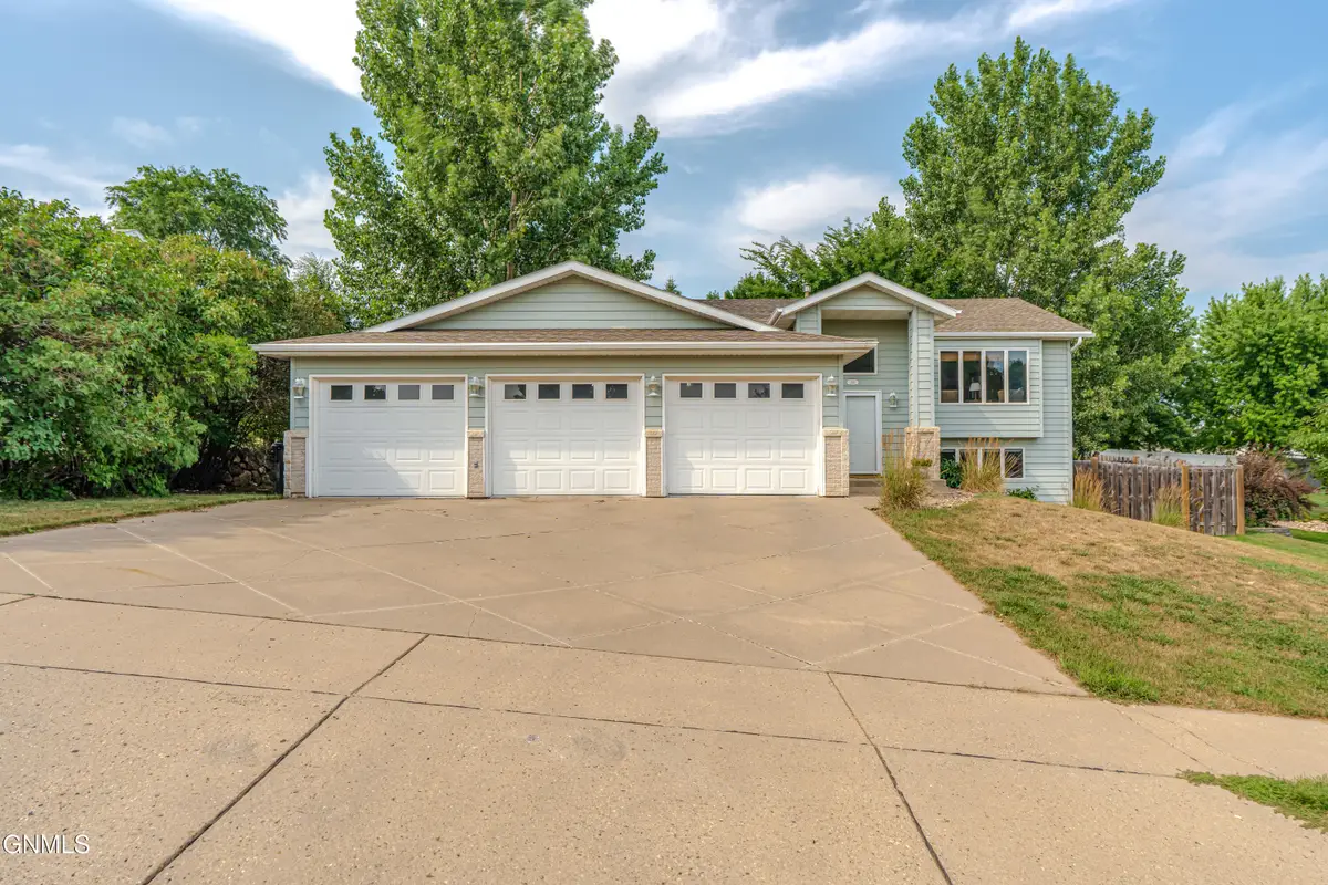 910 Mahone Avenue, Bismarck, ND 58503 - #1