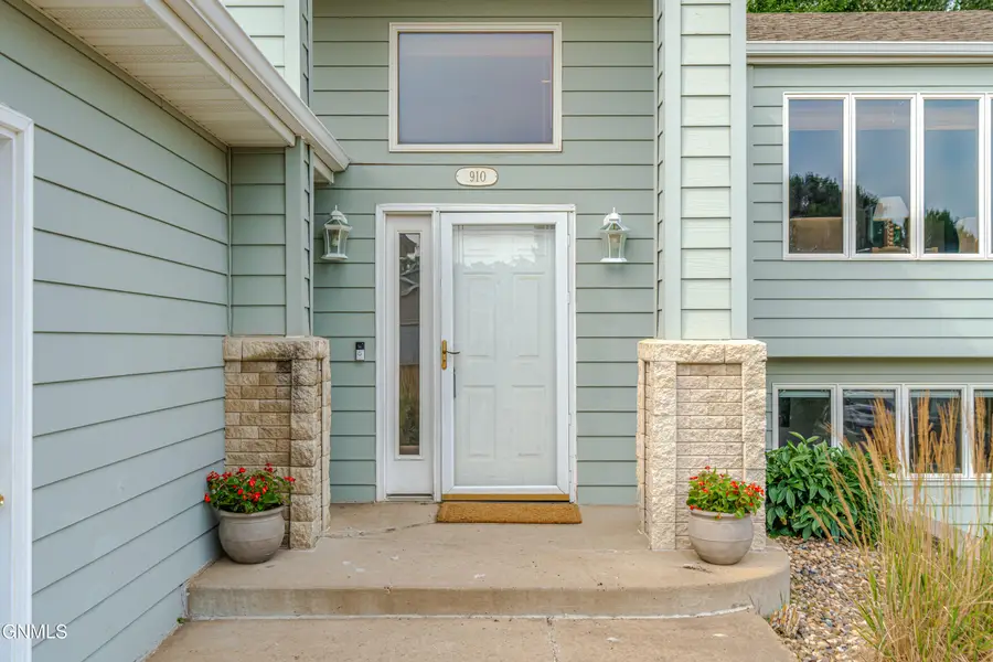 910 Mahone Avenue, Bismarck, ND 58503 - #3