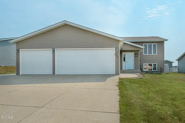 3623 Roosevelt Drive, Bismarck, ND 58503