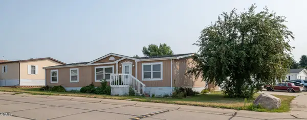 4504 Camden Loop, Bismarck, ND 58503