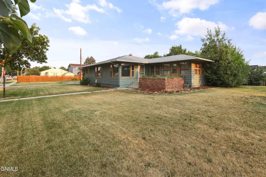 315 20th Street E, Williston, ND 58801 - #2