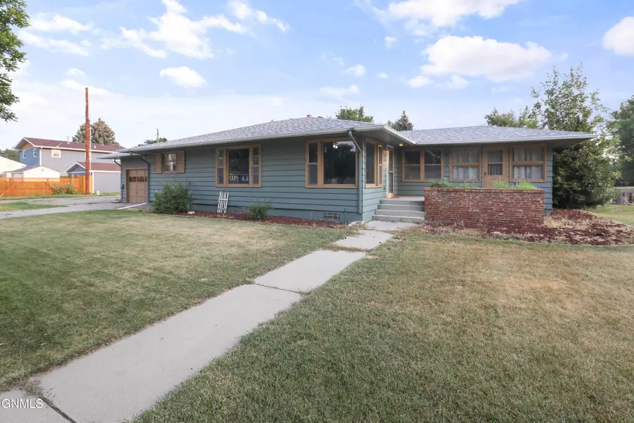 315 20th Street E, Williston, ND 58801 - #3