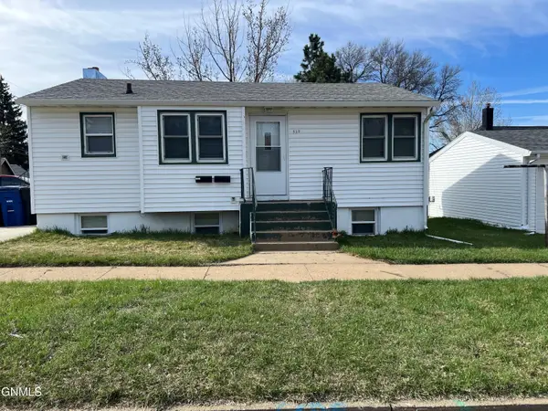 329 6th Street W, Dickinson, ND 58601