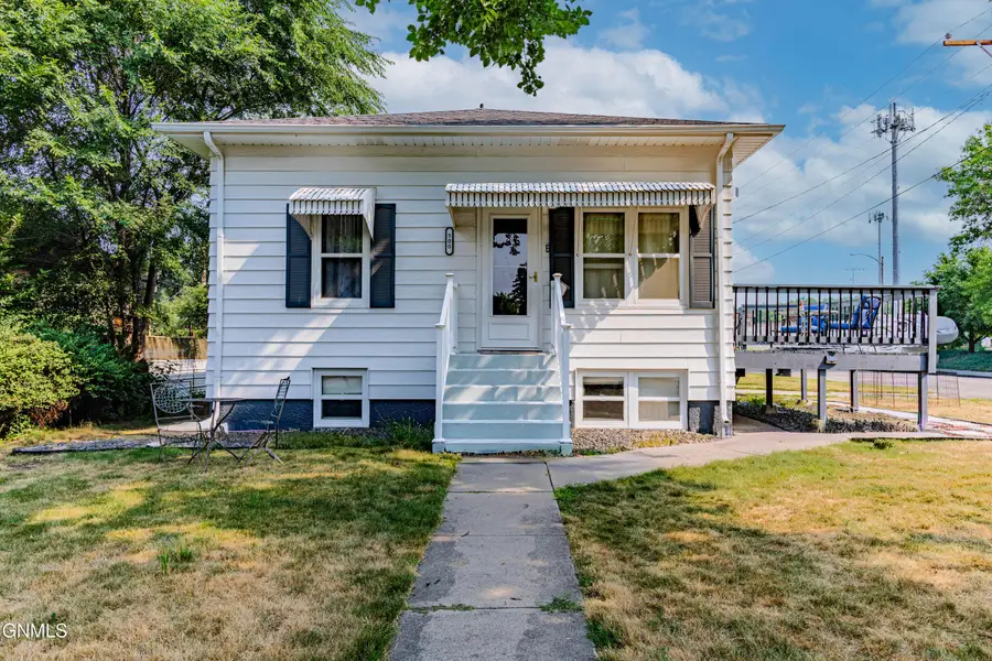 500 Avenue C, Bismarck, ND 58501 - #2