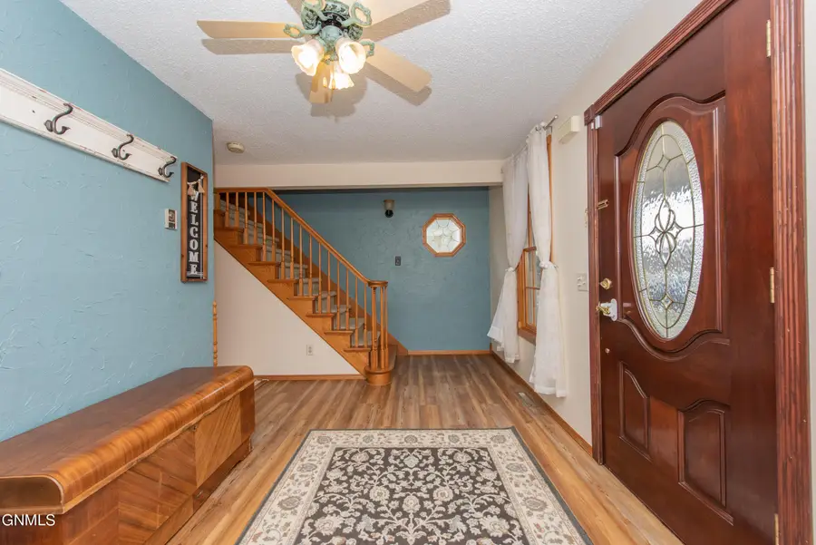 334 2nd Avenue W, Dickinson, ND 58601 - #3