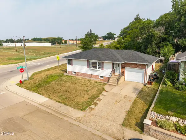 610 8th Street Nw, Mandan, ND 58554