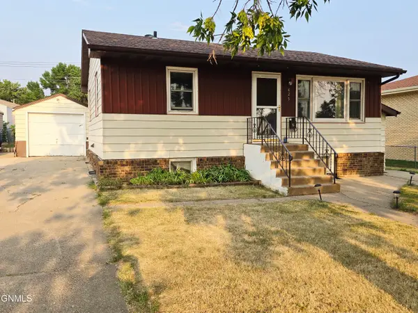 425 16th Street S, Bismarck, ND 58504