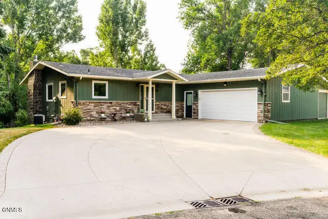 102 18th Avenue Ne, Jamestown, ND 58401 - #1