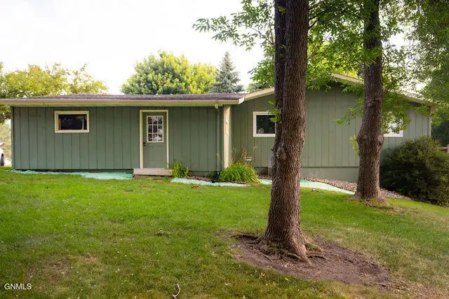 102 18th Avenue Ne, Jamestown, ND 58401 - #3