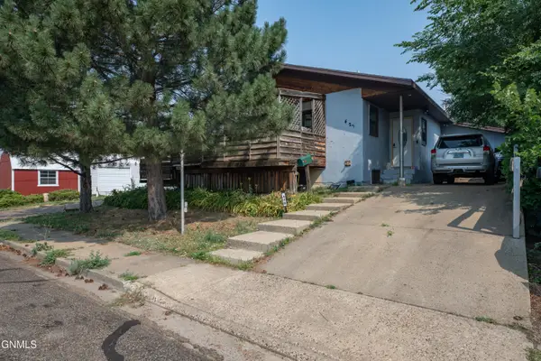420 7th Street W, Dickinson, ND 58601