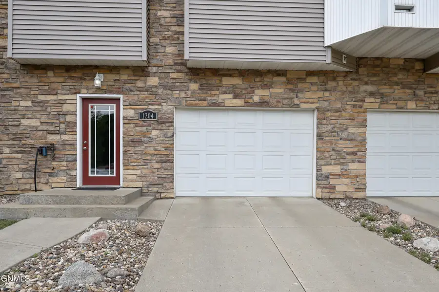 1204 Owens Avenue W #1, Bismarck, ND 58501 - #3