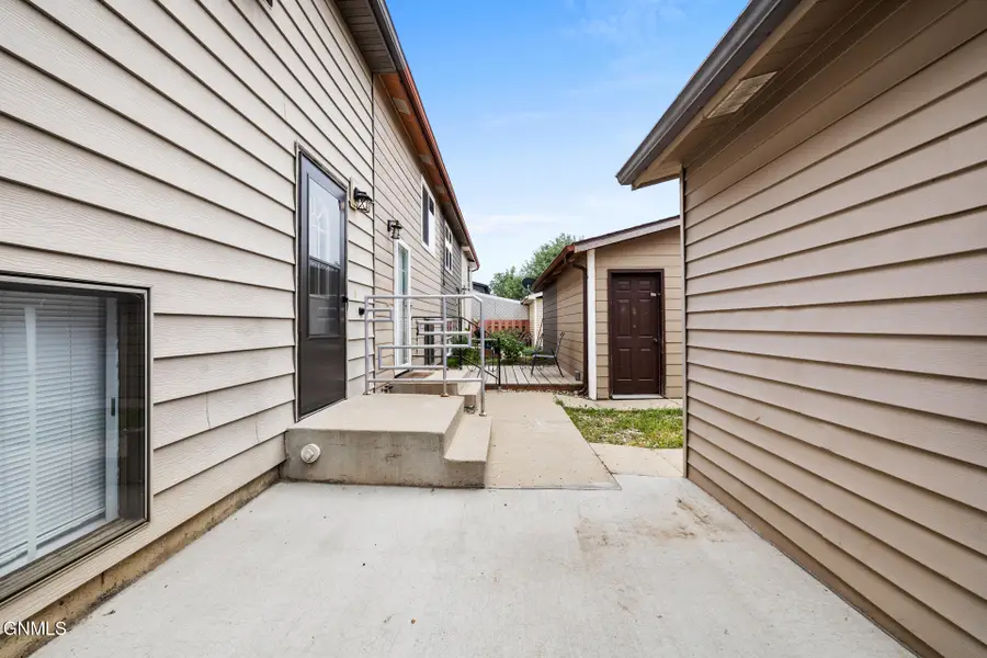 1216 Ridge Court, Williston, ND 58801 - #2