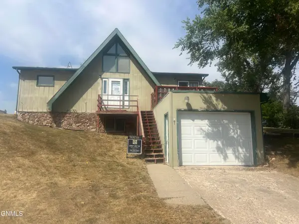 405 4th Street Nw, Watford City, ND 58854