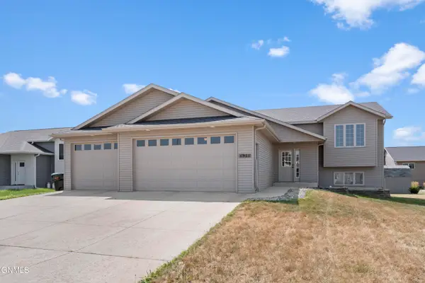 6025 Reily Road, Lincoln, ND 58504