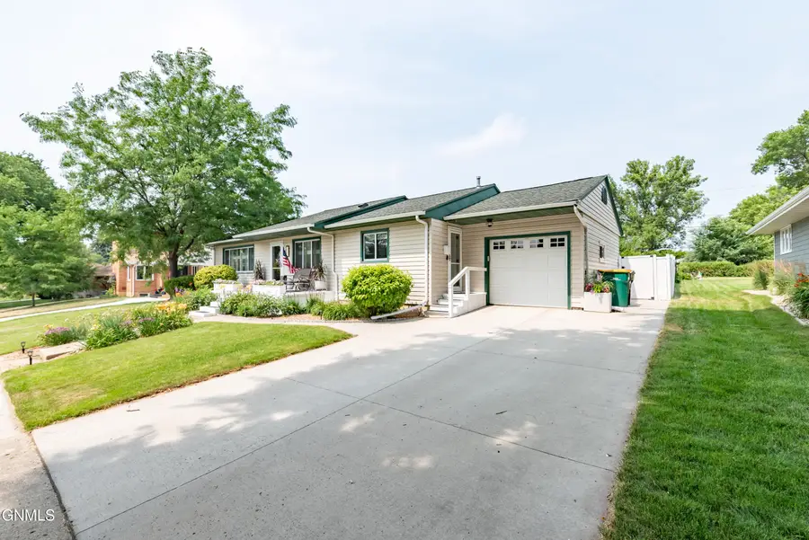 308 W Boulevard Avenue W, Bismarck, ND 58501 - #2