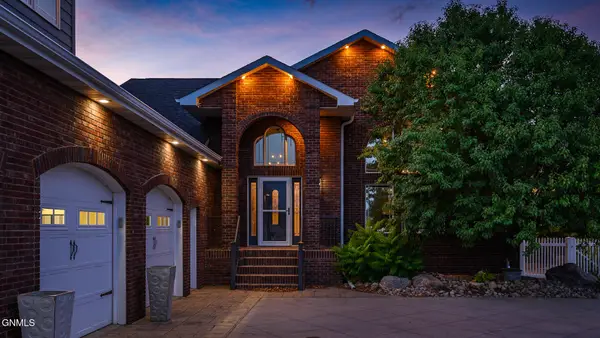 1916 Harding Place, Bismarck, ND 58501