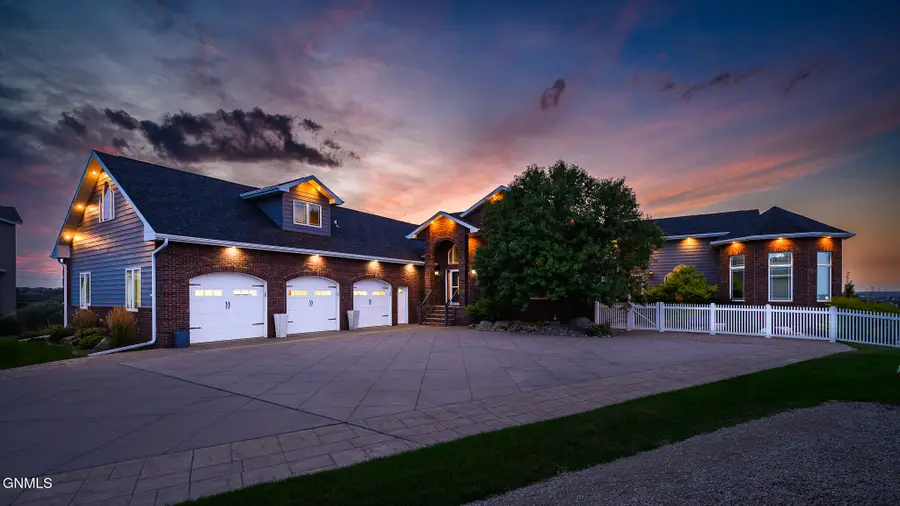 1916 Harding Place, Bismarck, ND 58501 - #2