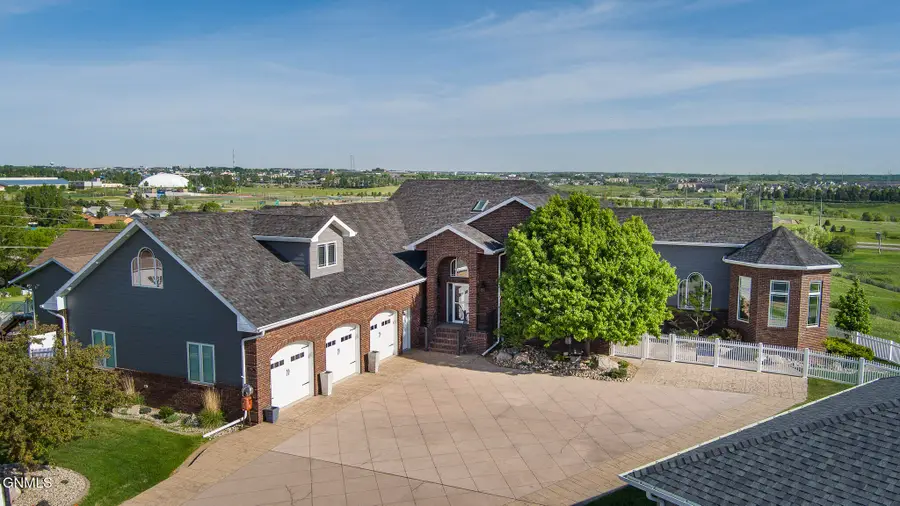 1916 Harding Place, Bismarck, ND 58501 - #3