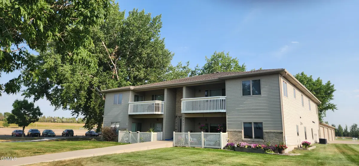 1001 Santa Fe Avenue #4, Bismarck, ND 58504 - #1