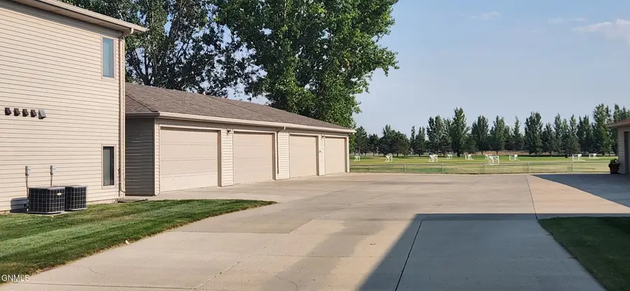 1001 Santa Fe Avenue #4, Bismarck, ND 58504 - #3