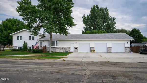 3226 Devon Drive, Bismarck, ND 58504