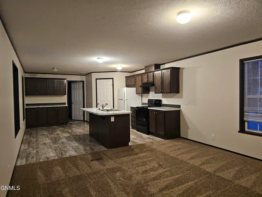 2037 9th Avenue W, Williston, ND 58801 - #2
