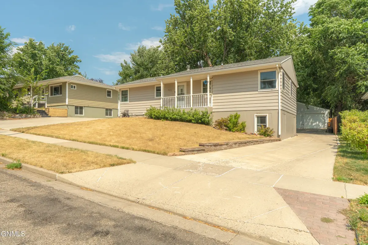 406 West Avenue F, Bismarck, ND 58501 - #1