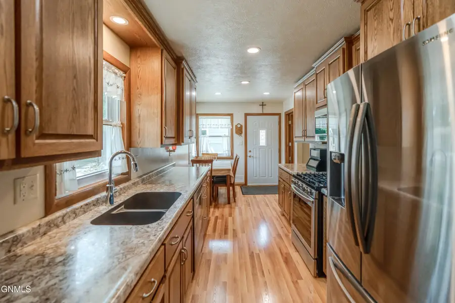 406 West Avenue F, Bismarck, ND 58501 - #2