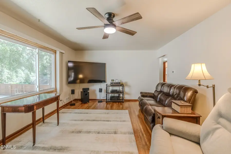 406 West Avenue F, Bismarck, ND 58501 - #3