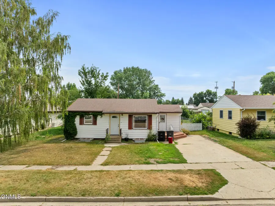 205 S Torning Street, Tioga, ND 58852 - #2