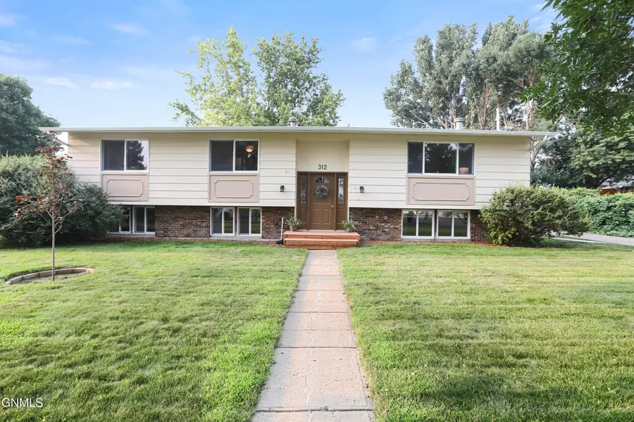 312 18th Street E, Williston, ND 58801 - #2